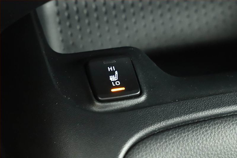 Toyota Corolla (2021) 1.8 Hybrid, Automat, ČR,1.maj - fotka 13 z 20