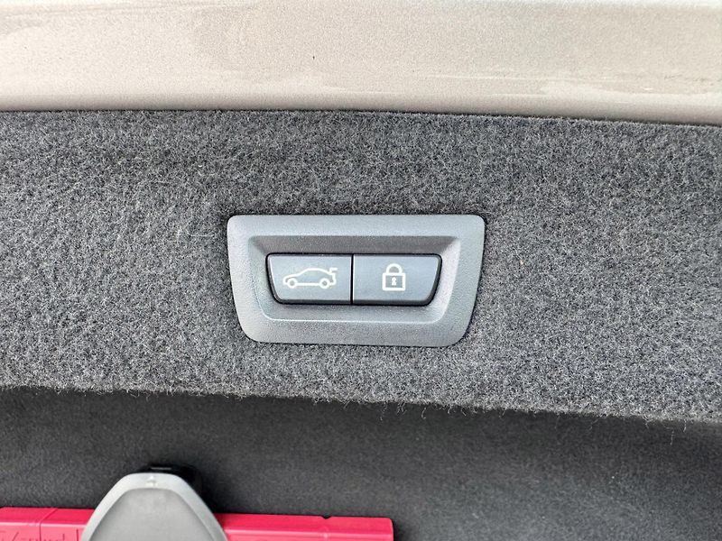 BMW Řada 7 730d xDrive*Laser*Dověry*Masáž - fotka 41 z 46