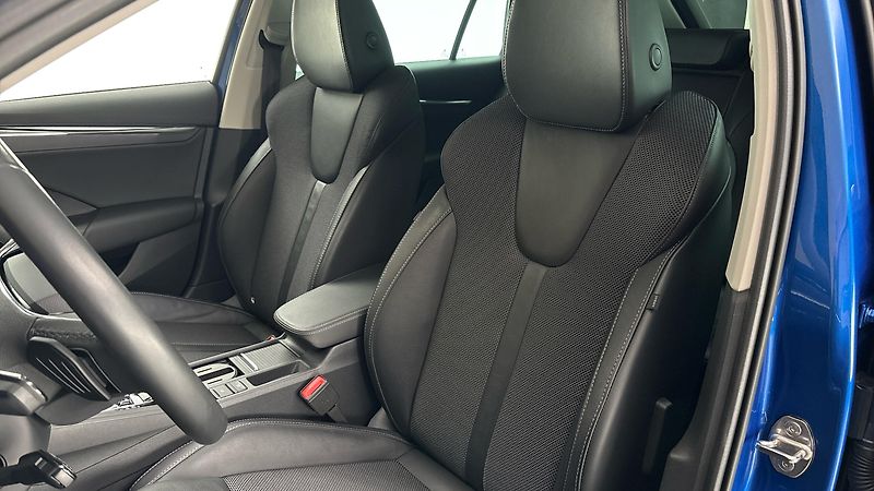 Škoda Octavia 2.0 TDI DSG Style Combi - fotka 15 z 25