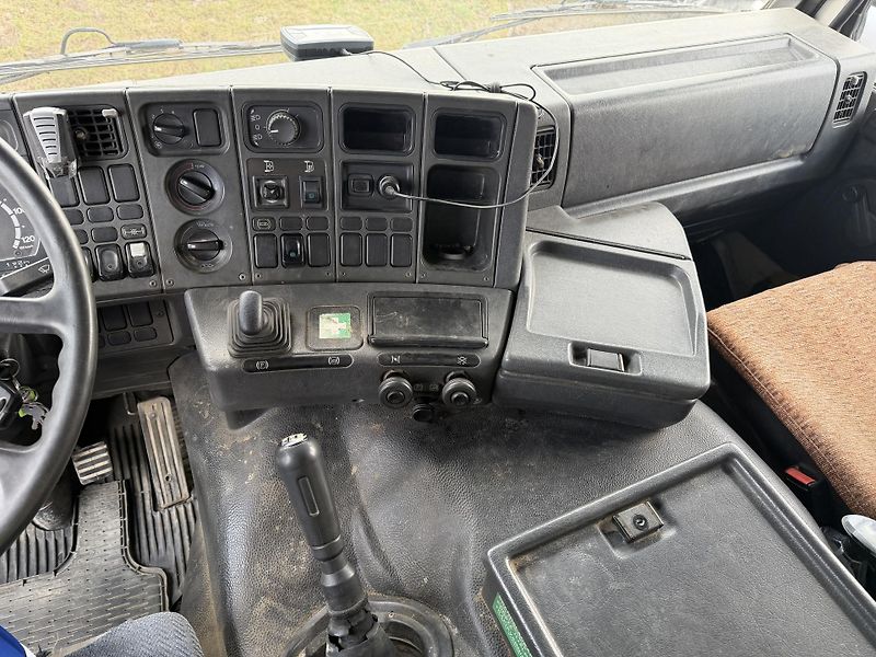 Scania (1996) P 113 HL 4x2Z - fotka 9 z 16
