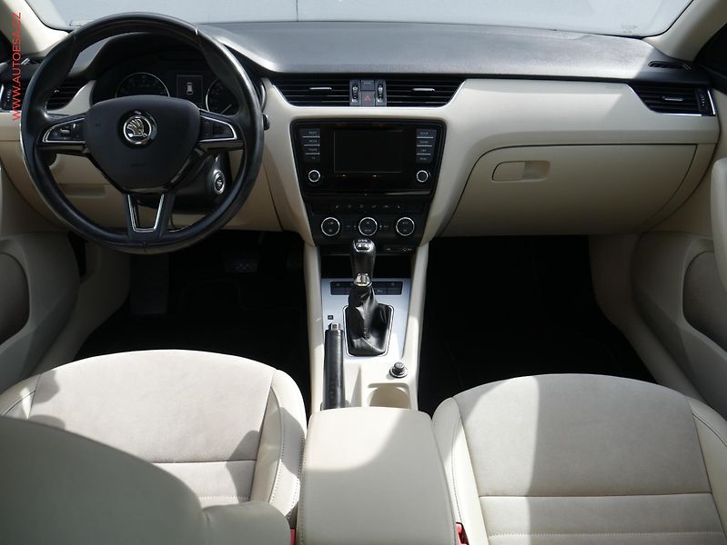 Škoda Octavia (2013) 1.8 TSI 4x4, ČR, DSG, bixen - fotka 7 z 17