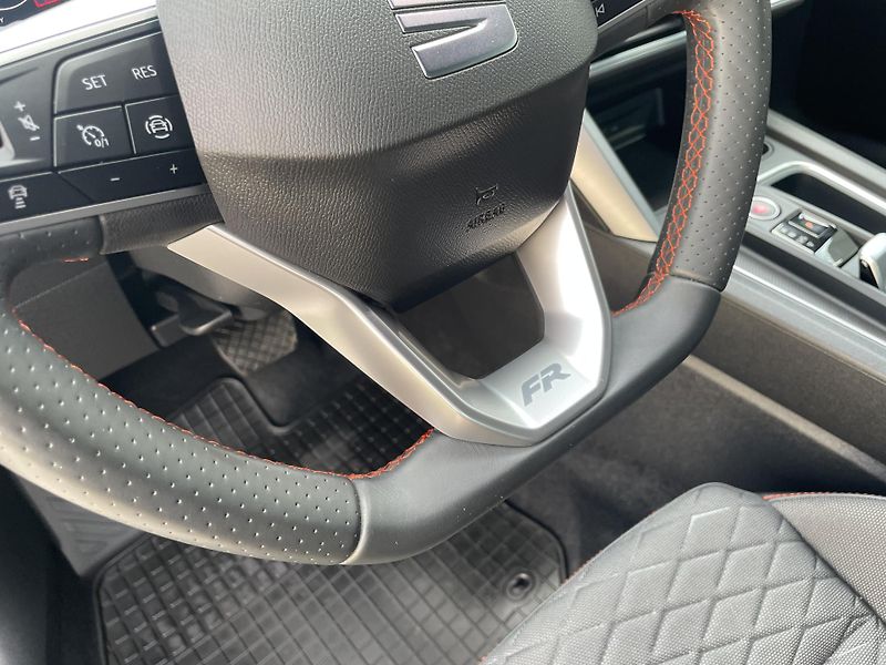Seat Leon (2021) 1.5 TSI 110 kW DSG FR - fotka 42 z 47