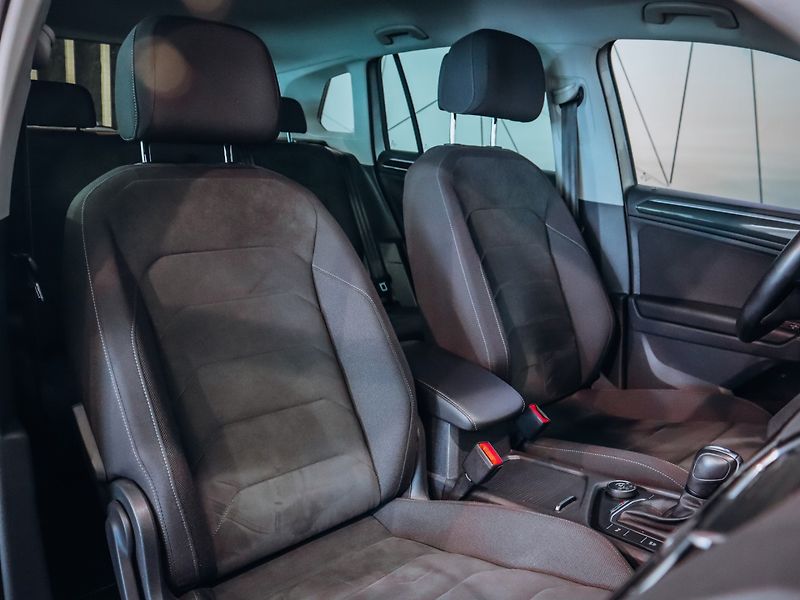Volkswagen Tiguan 2.0 TDI DSG Highline 4MOT - fotka 28 z 32