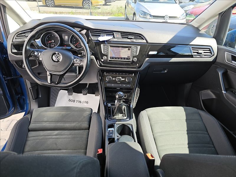 Volkswagen Touran 1,4 TSi 110KW Highline Panoram - fotka 28 z 52