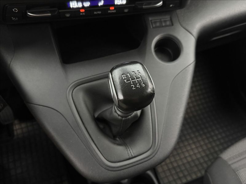Opel Combo 1,2 81kW VÝHŘEV TAŽNÉ 1MAJ ČR - fotka 25 z 38