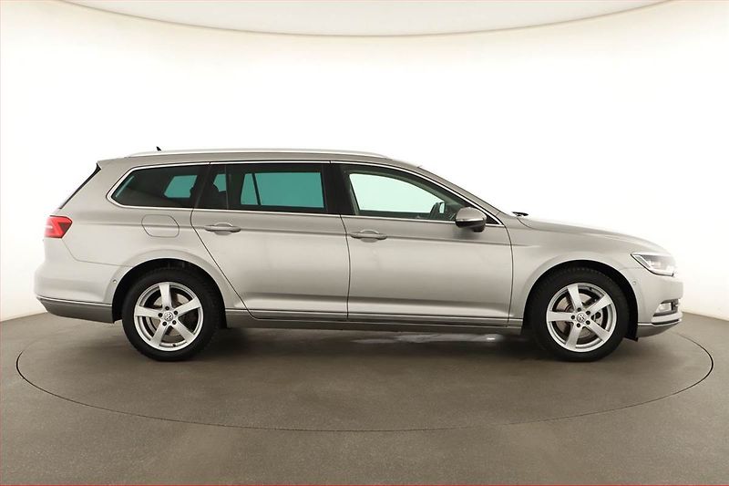 Volkswagen Passat (2016) Highline 2.0 TDI, Navi - fotka 6 z 16