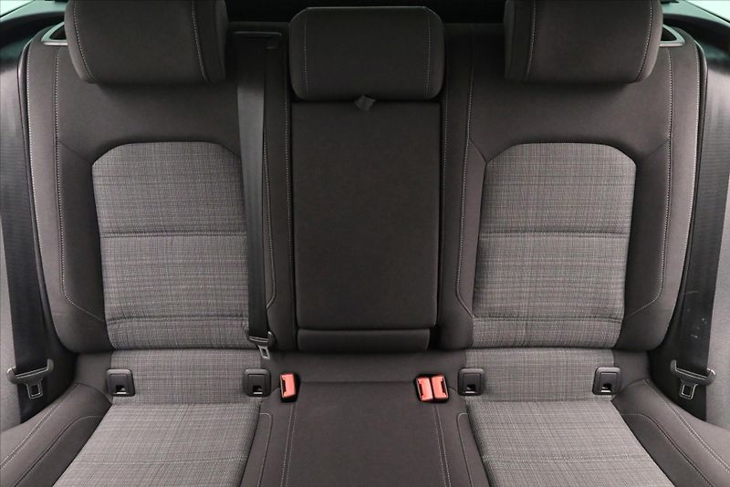 Volkswagen Passat 2,0 TDI 110kW DSG Business Zár - fotka 28 z 32