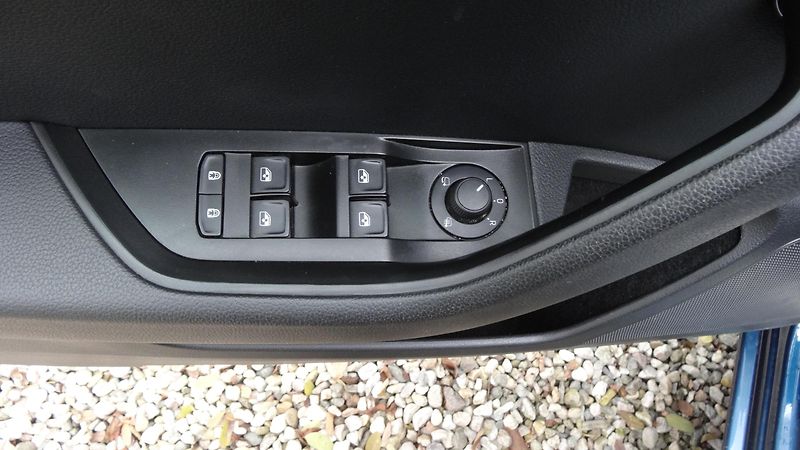 Škoda Superb 2.0TDi DSG Taž.zař. CEBIA  - fotka 10 z 32