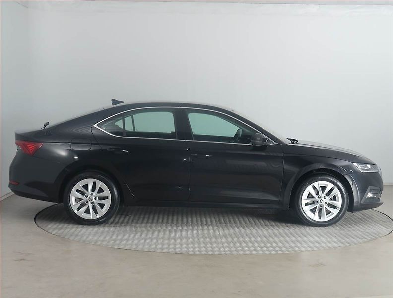 Škoda Octavia (2023) 2.0 TDI, Automat, ČR,1.maj - fotka 6 z 19