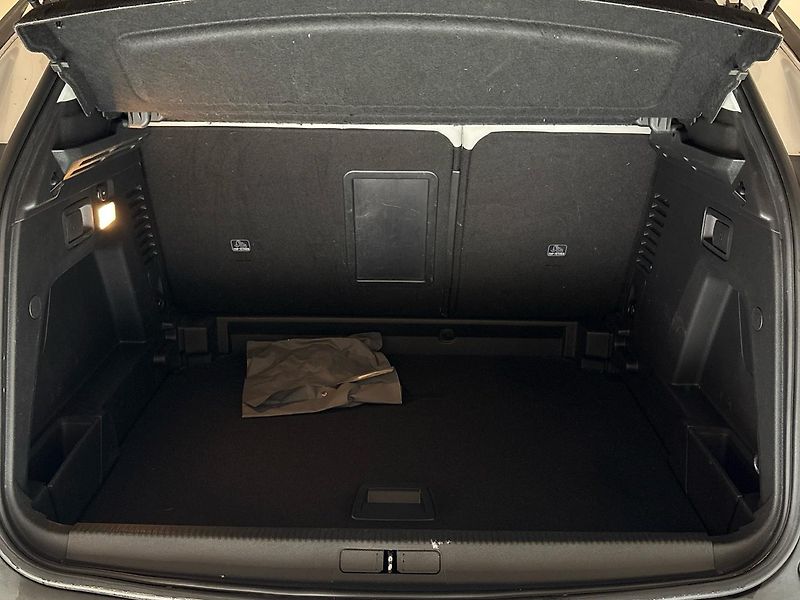Peugeot 3008 (2018) Allure, 130k MAN6, tažné z. - fotka 8 z 33