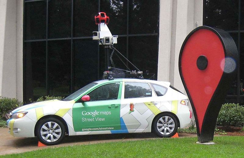 V Evropě se pro pořizování záznamů Street View map použivají vozy Opel Astra. Pracovní agentura pro tuto práci láká i Čechy.