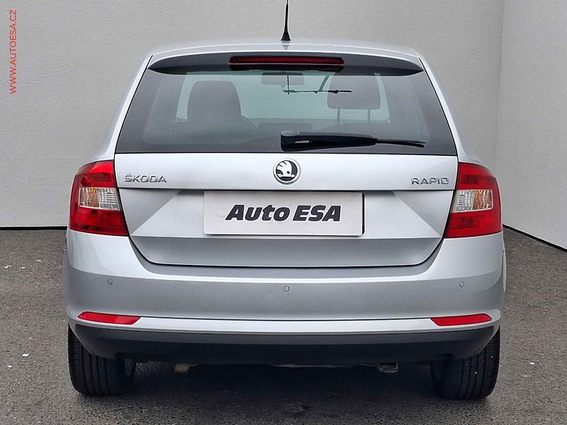 Škoda Rapid (2014) 1.6 TDi, Elegance, xenon - fotka 5 z 17