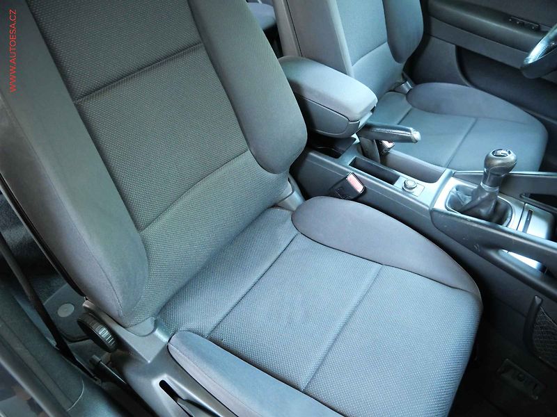 Audi A3 (2007) 1.6i, AC, tempo - fotka 11 z 18