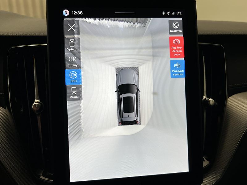 Volvo XC60 T8 AWD ULTRA BLACK RECHARGE CZ - fotka 31 z 51