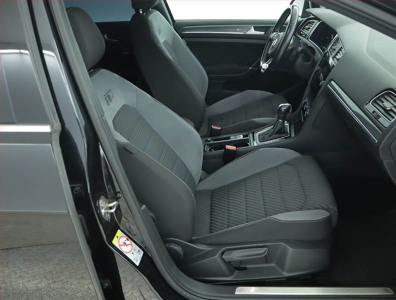 Volkswagen Golf (2018) R-Line 1.5 TSI, Automat - fotka 9 z 17