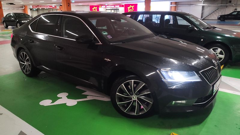 Škoda Superb (2016) III. DSG L&K - fotka 7 z 9