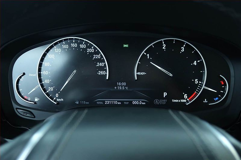 BMW Řada 5 (2018) 520d xDrive, 4X4, Automat - fotka 11 z 25