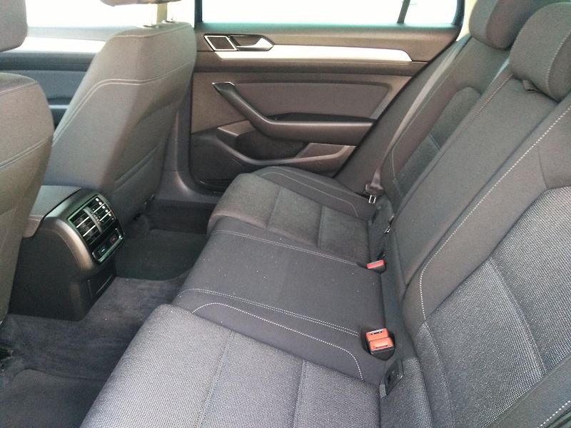 Volkswagen Passat 1,4 TSI  /110 kW/  - fotka 14 z 45