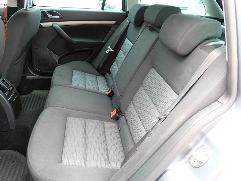 Škoda Octavia (2012) 1.4TSi, 1.maj,ČR, STK7/28 - fotka 10 z 15