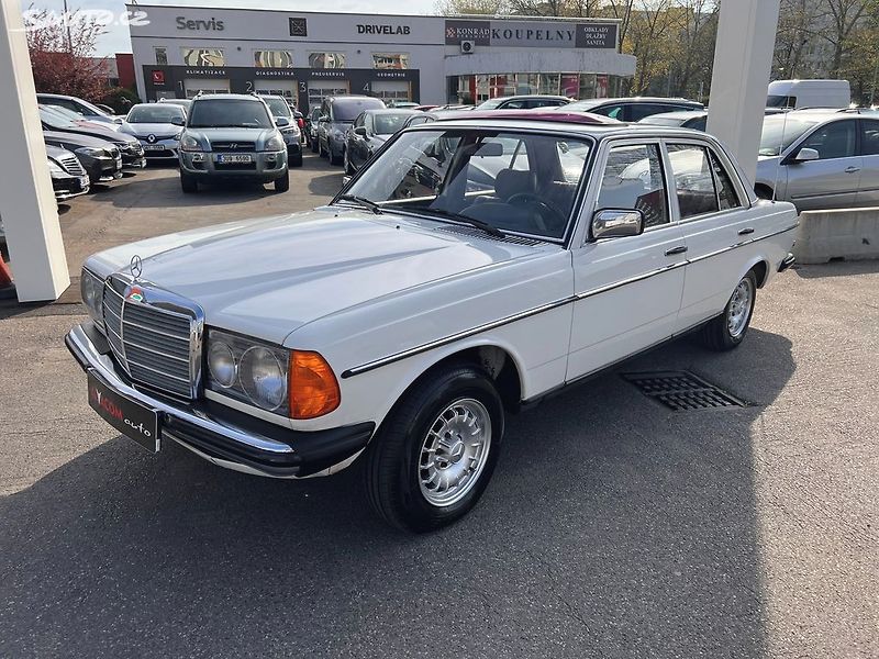 Mercedes-Benz 123 230E - fotka 2 z 23