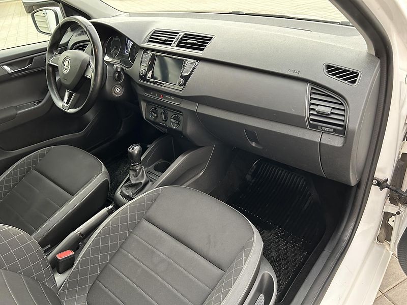 Škoda Fabia 1.0 TSI Ambition - fotka 25 z 27