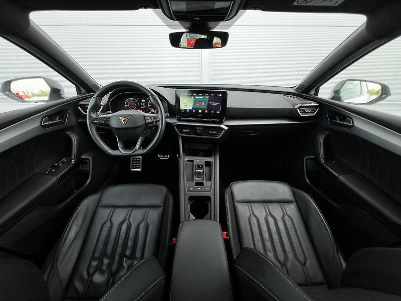 Cupra Leon 1.4 TSI e-Hybrid 150kW TZ DPH - fotka 8 z 29