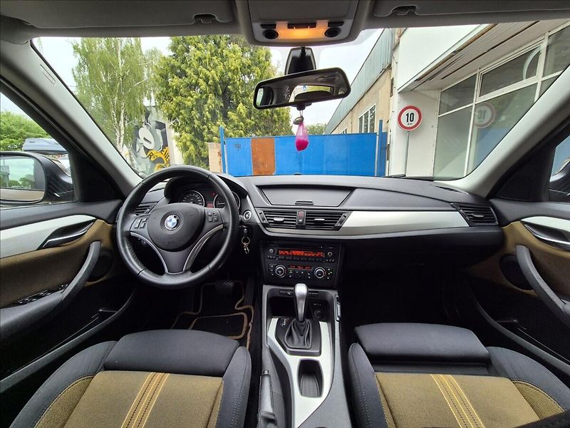 BMW X1 xDrive 20d AT*nove ROZVODY - fotka 12 z 25