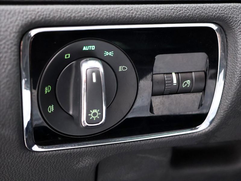 Škoda Superb 2,0 TDI 125kW DSG Navi Xenon - fotka 16 z 35