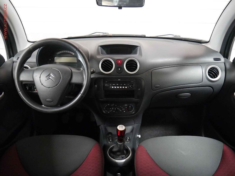 Citroën C3 (2009) 1.4 i, AC, tažné - fotka 8 z 16
