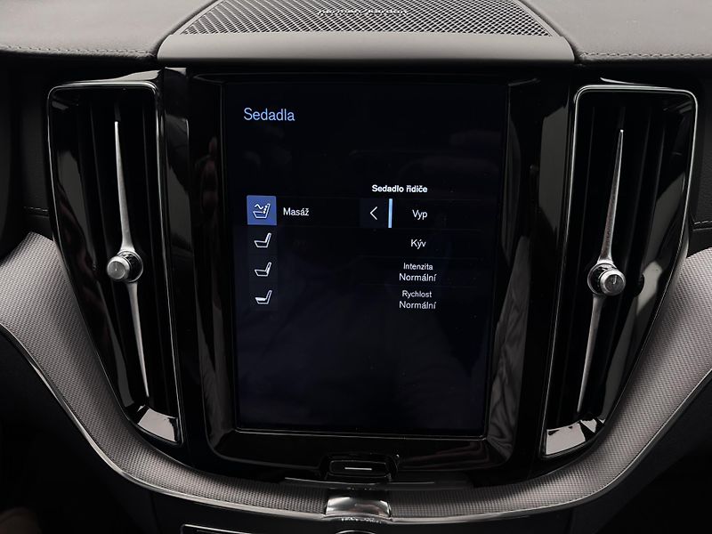 Volvo XC60 B4 AWD INSCRIPTION  - fotka 53 z 55