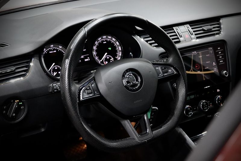 Škoda Octavia 3 FL Combi 1.4 TSI 110 kW DSG - fotka 12 z 32