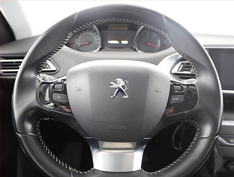 Peugeot 308 (2020) Active 1.5 BlueHDi, ČR,1.maj - fotka 8 z 17