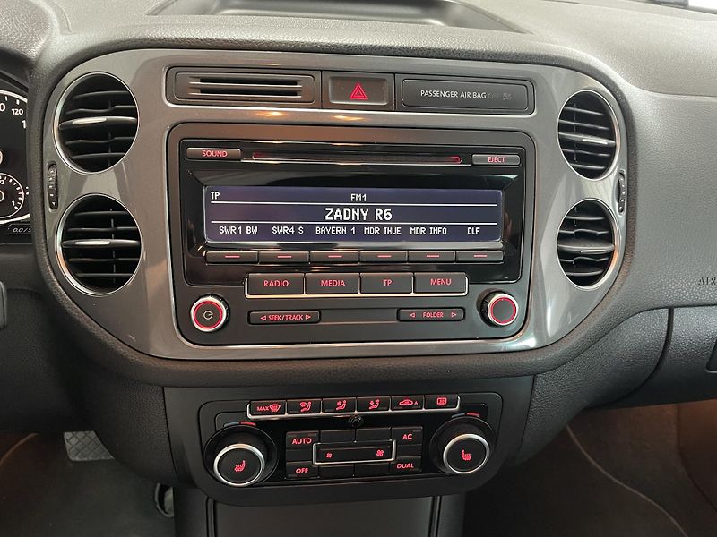 Volkswagen Tiguan 2.0 TDi DSG 4x4 SERVISKA TZ  - fotka 26 z 27