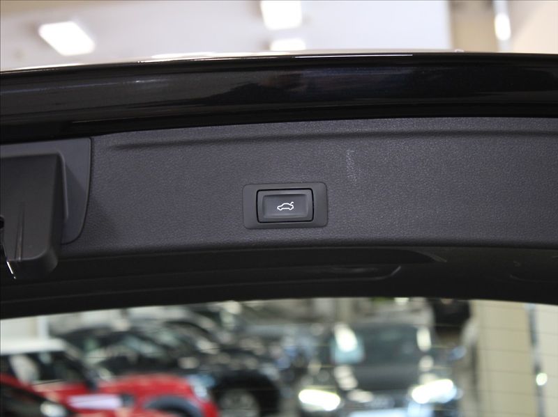 Audi A4 2,0 TFSi 150kW Avant ACC LED - fotka 26 z 28