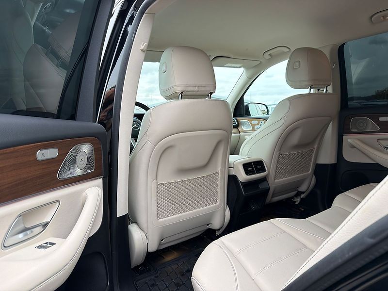 Mercedes-Benz GLE 300 d 4MATIC AMG Burmester - fotka 32 z 37