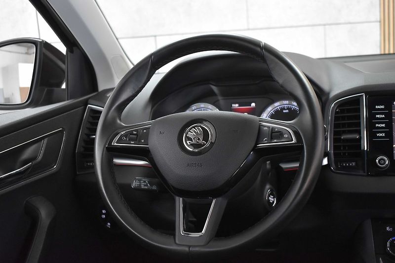 Škoda Karoq 1.6 TDI 85kW KAMERA*KESSY*ACC* - fotka 16 z 42