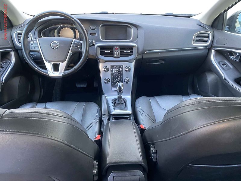 Volvo V40 (2019) 2.0 D2, AT, LED, kůže, panor - fotka 8 z 18