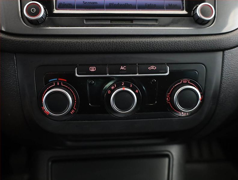 Volkswagen Tiguan (2012) 2.0 TDI, Tempomat - fotka 10 z 17