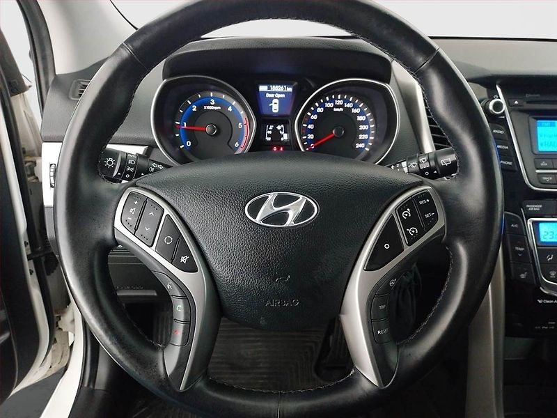 Hyundai i30 (2014) 1.6 CRDi, ČR,1.maj, Tempomat - fotka 16 z 17