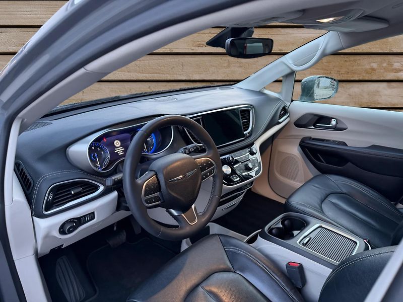 Chrysler Pacifica (2022) +DPH+PENTASTAR+NIGHT EDITION+ - fotka 13 z 18