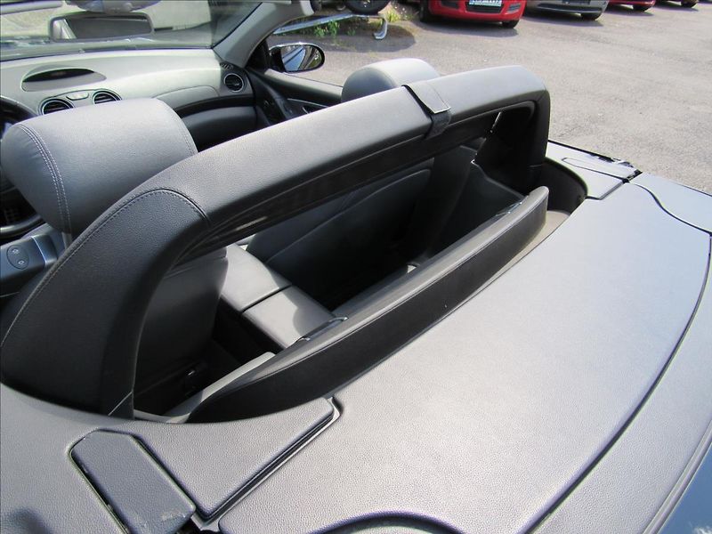 Mercedes-Benz SL 5,5 550 V8 285kw Cabrio - fotka 27 z 44