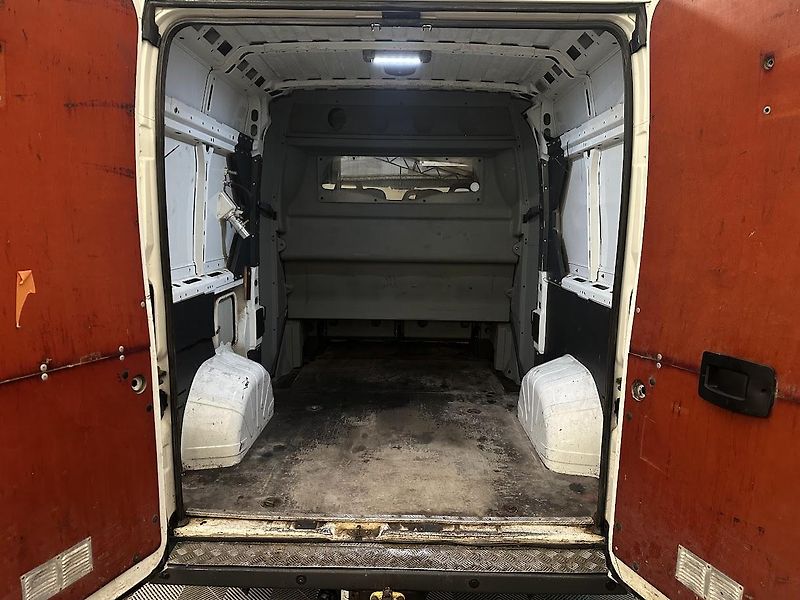 Citroën Jumper (2017) 2,0 HDI L2H2 7 MÍST  - fotka 6 z 12
