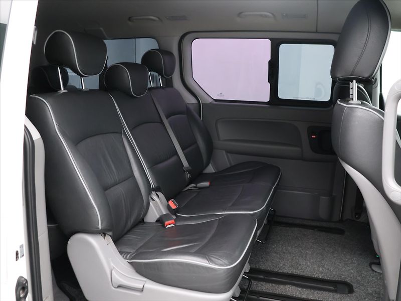Hyundai H 1 Starex 2,5 CRDi 125kW Automat - fotka 13 z 32