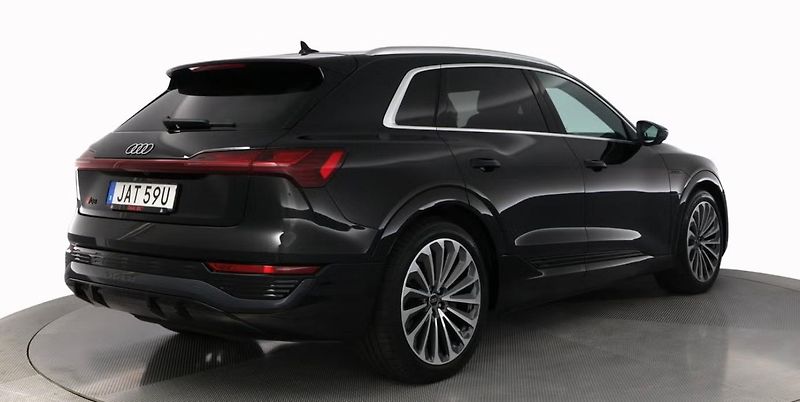 Audi Q8 e-tron 55 Q 360k Matrix Pano 4 zóny  - fotka 6 z 28