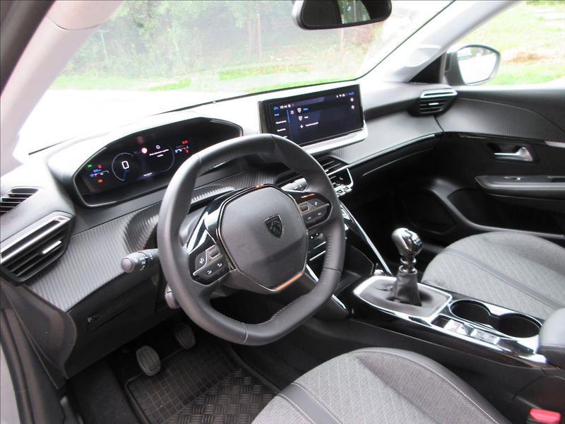 Peugeot 208 1,2 PureTech Allure, LED, Nové - fotka 12 z 29