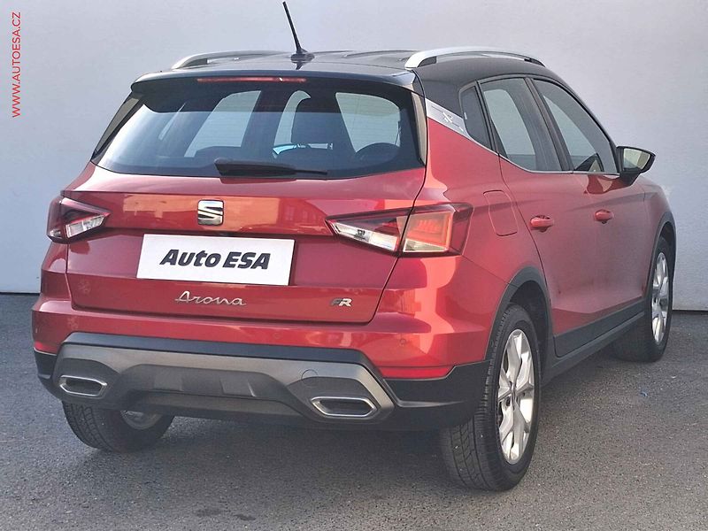 Seat Arona (2023) 1.0 TSi, FR, LED, kamera - fotka 4 z 19