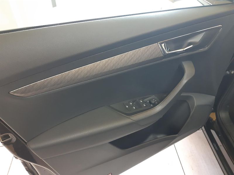 Škoda Karoq 2.0 TDI NAVI LED APP KAMERA - fotka 24 z 31