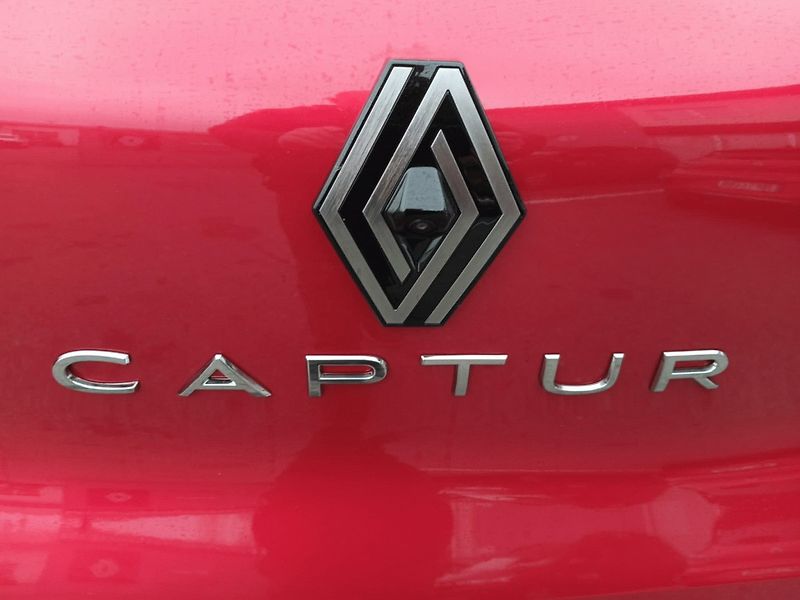 Renault Captur (2026) techno mild hybrid 140 EDC - fotka 23 z 27