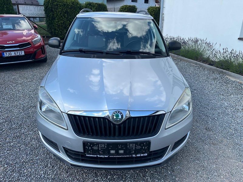Škoda Fabia (2011) 1.4 16 V - fotka 6 z 25