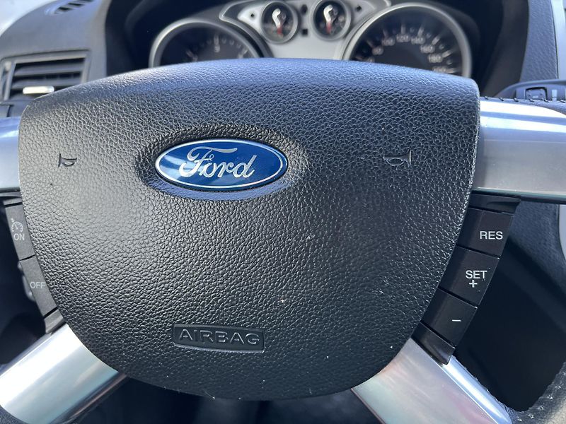 Ford Kuga 2.0TDCi 4x4 TEMPOMAT KLIMA ALU - fotka 18 z 40